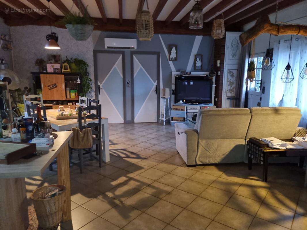 Maison à LES BORDES