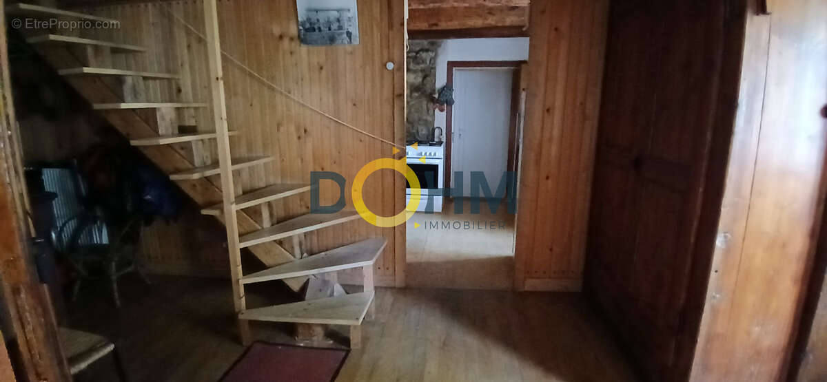A vendre maison de bourg en pierre avec garage et jardin - photo 8