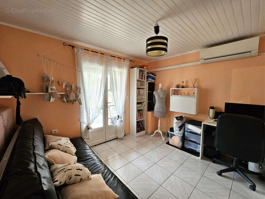 À vendre en exclusivité - Maison lumineuse 3P + 2 pièces avec terrasses, jardin, vue dégagée sur Drap et stationnement - photo 18