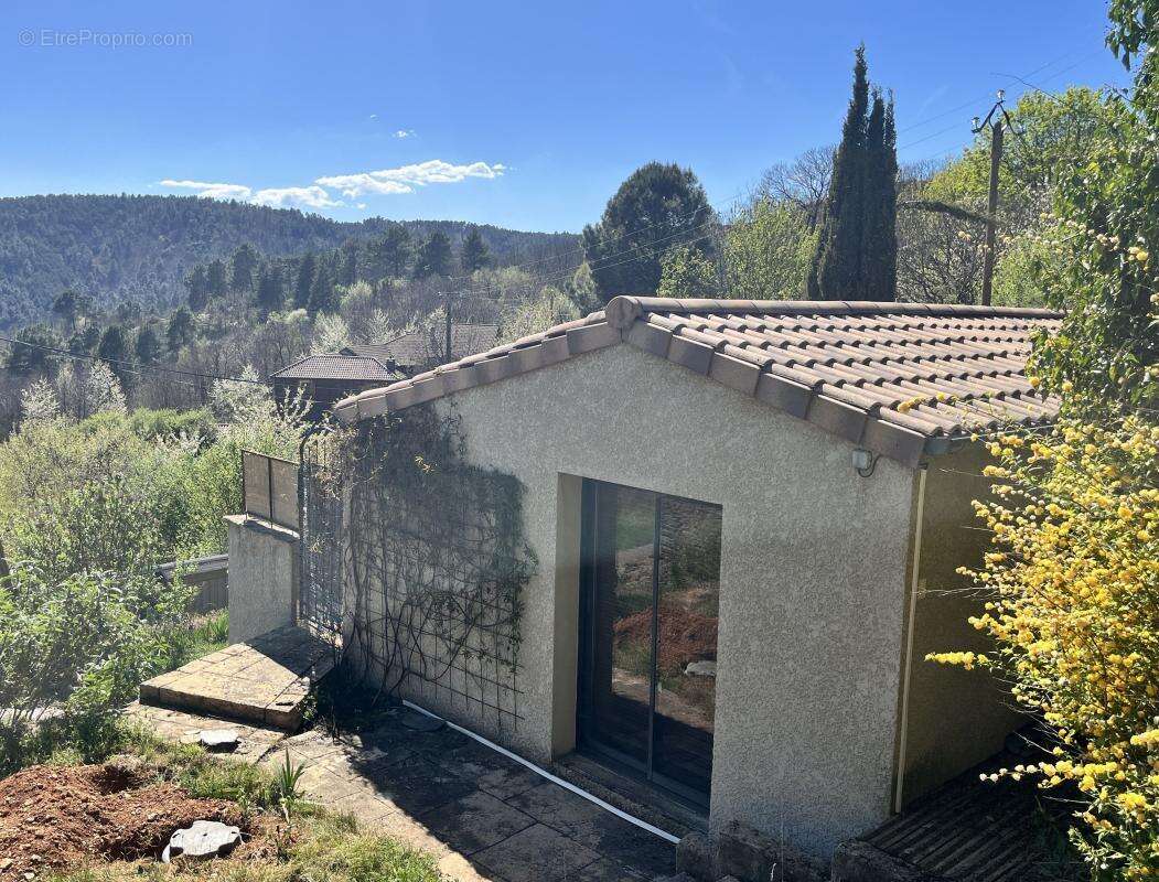 Maison à SAINT-PIERRE-SAINT-JEAN