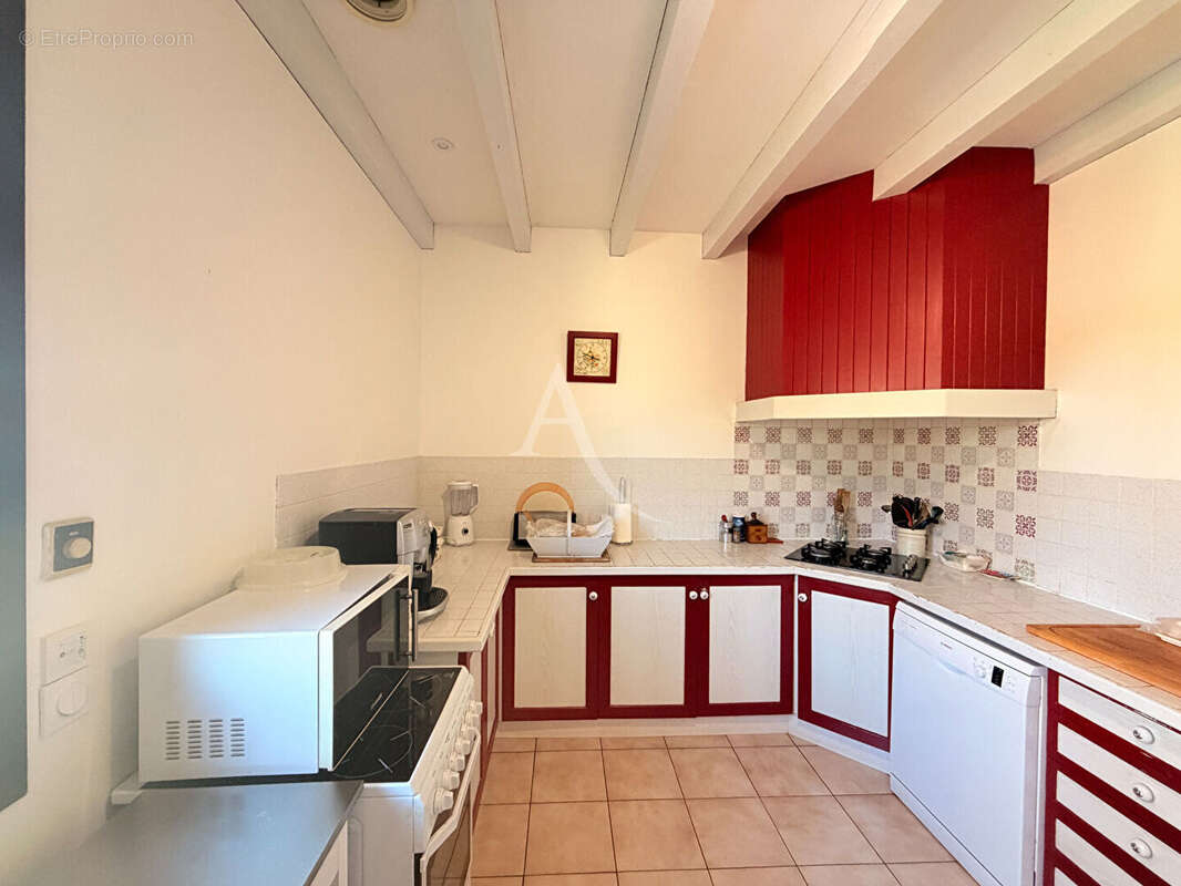 Maison avec vue dégagée, piscine, 5 chambres - photo 7
