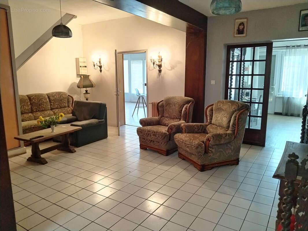 Appartement à MENESPLET