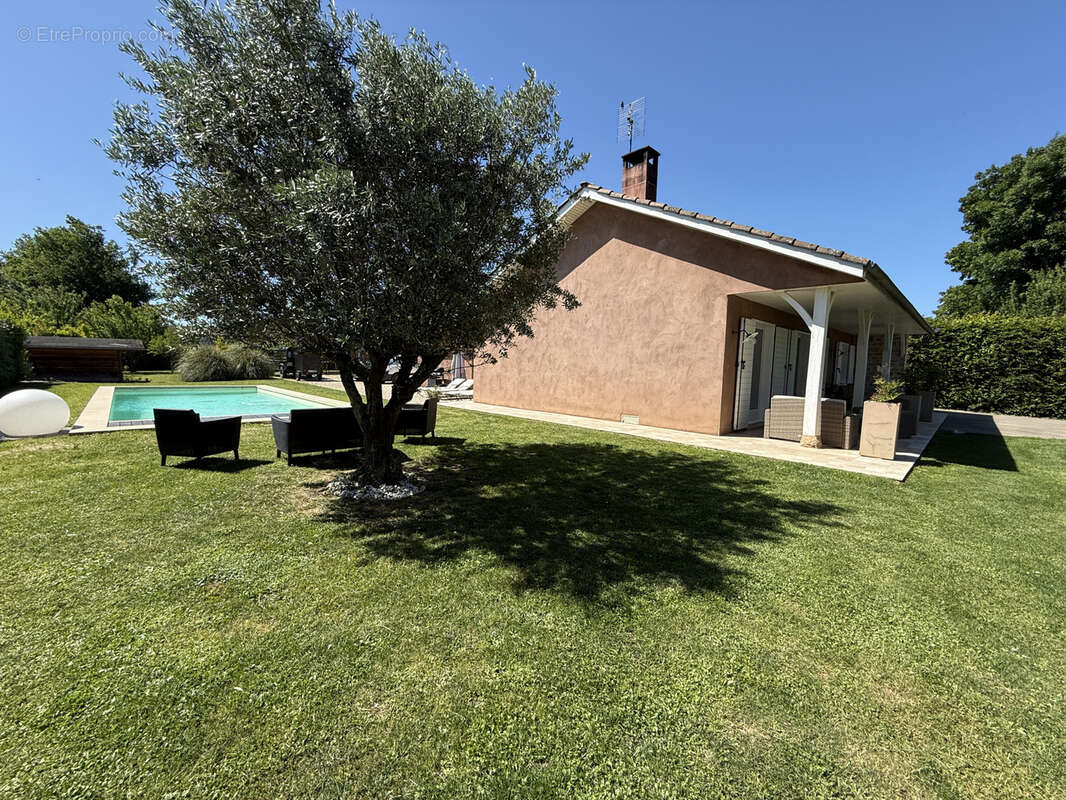 Maison à CRUZILLES-LES-MEPILLAT