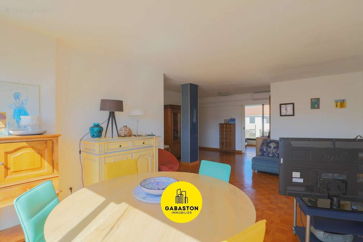 Appartement à MARSEILLE-7E