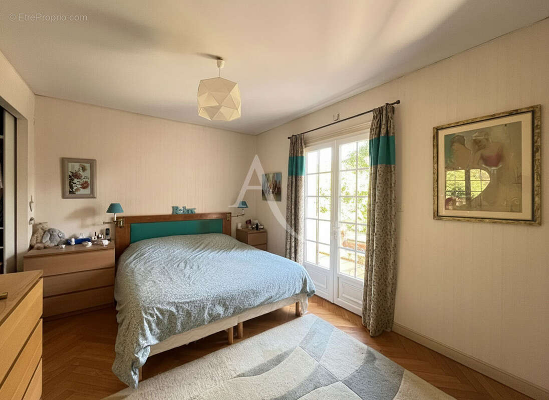 Grande maison de 182m² avec 4 chambres, piscine et sous-sol complet sur la commune de Rabastens ! - photo 7