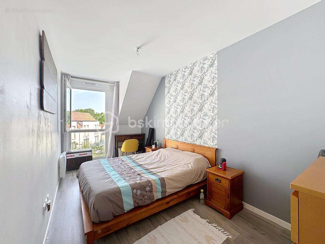 Appartement à THIVERVAL-GRIGNON