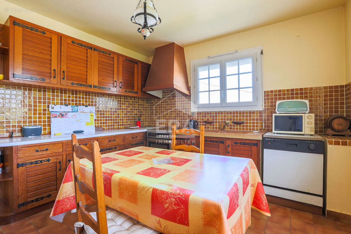 Maison 5 pièces 110m² avec grand garage et beau potentiel à Puilboreau - photo 5
