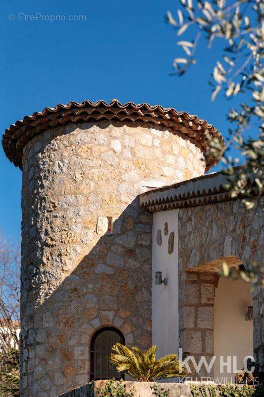 Maison à ROQUEFORT-LES-PINS