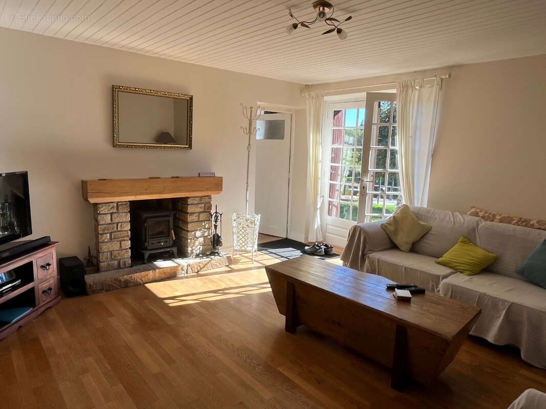 Maison à COUSSAC-BONNEVAL