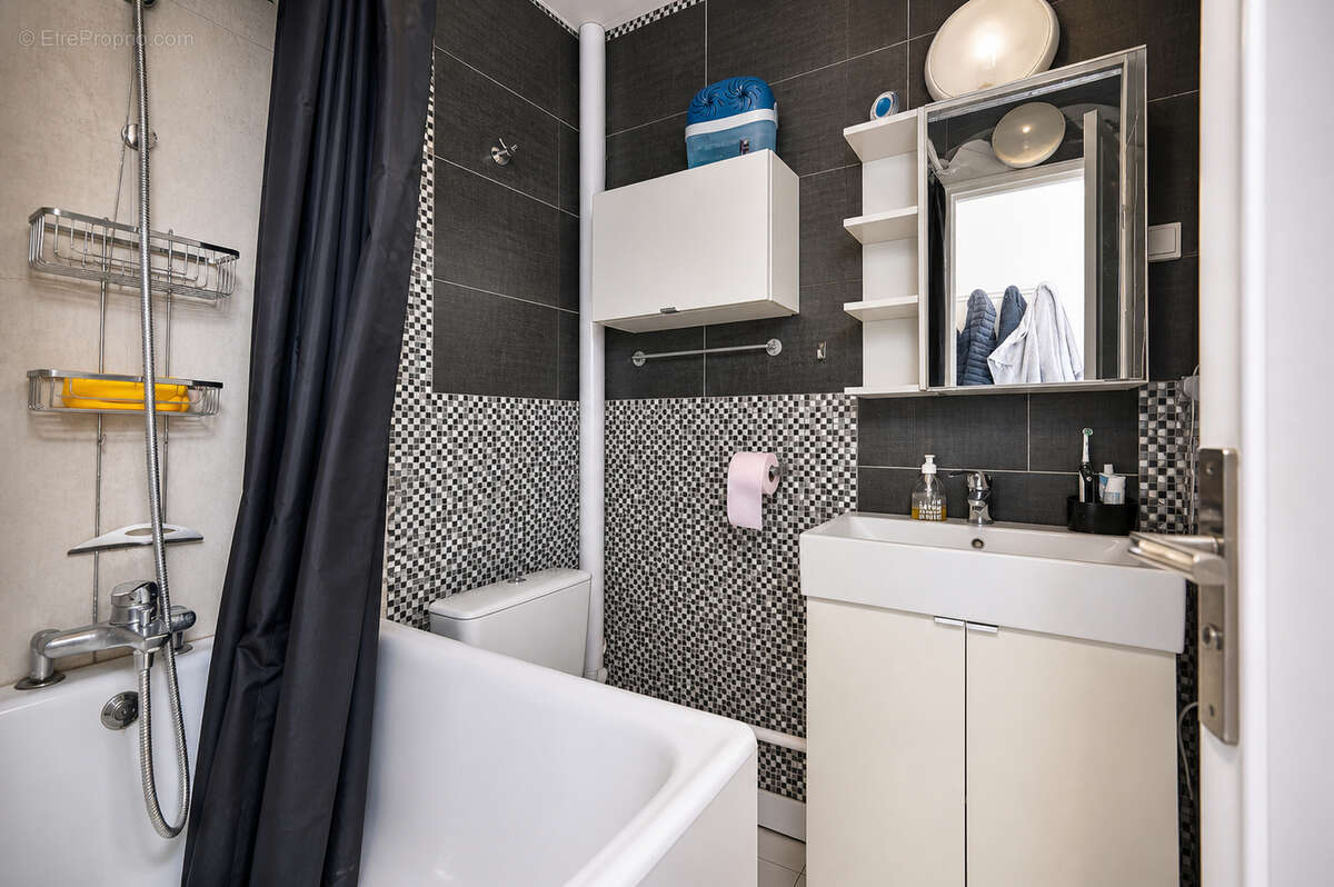Appartement à PARIS-17E
