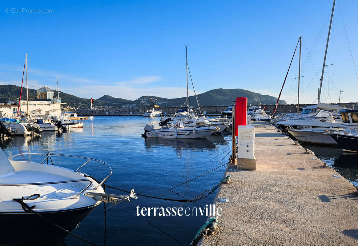 Maison à SAINT-CYR-SUR-MER