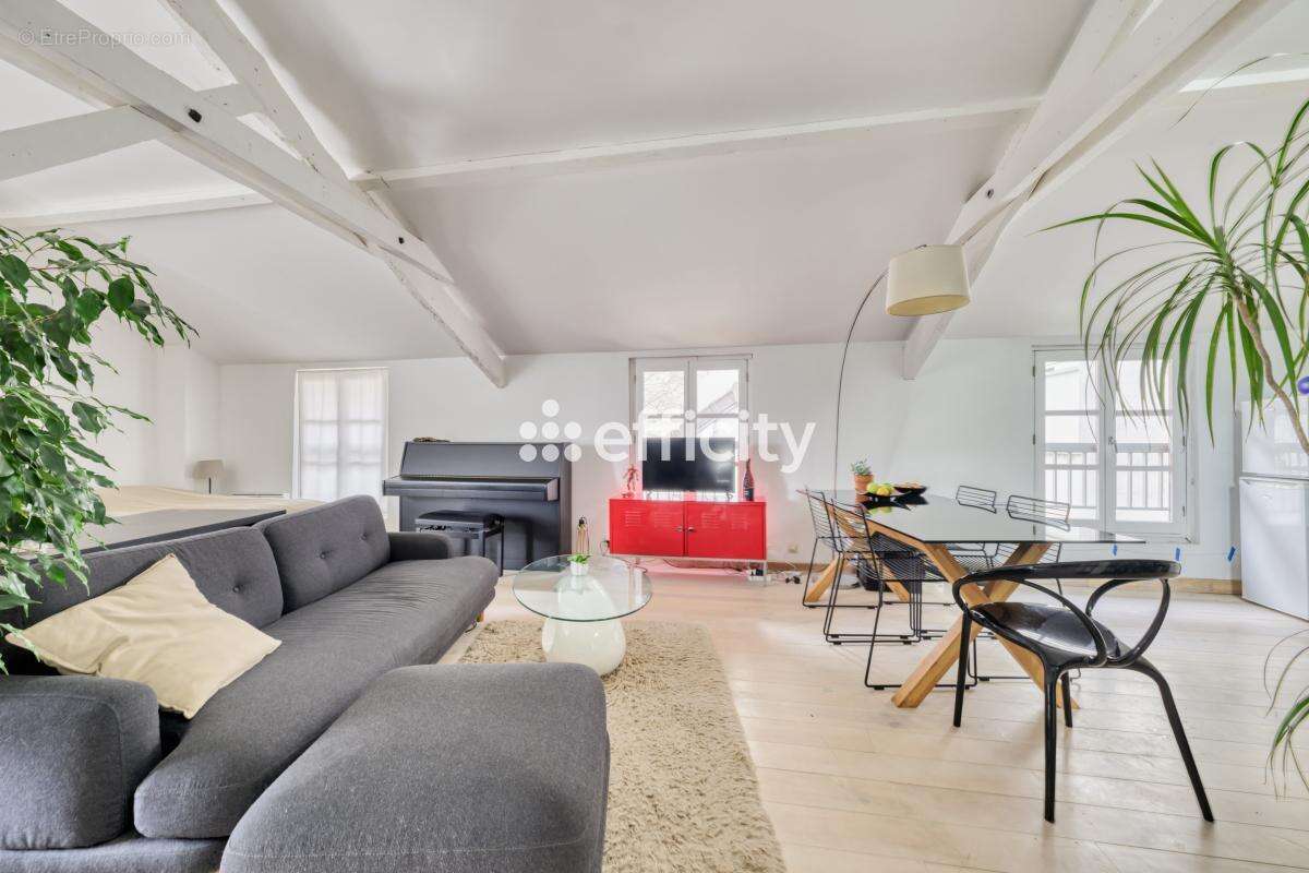 Appartement à COMBS-LA-VILLE