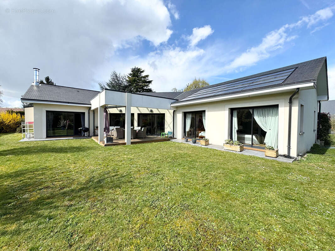 Maison à LE MESNIL-LE-ROI