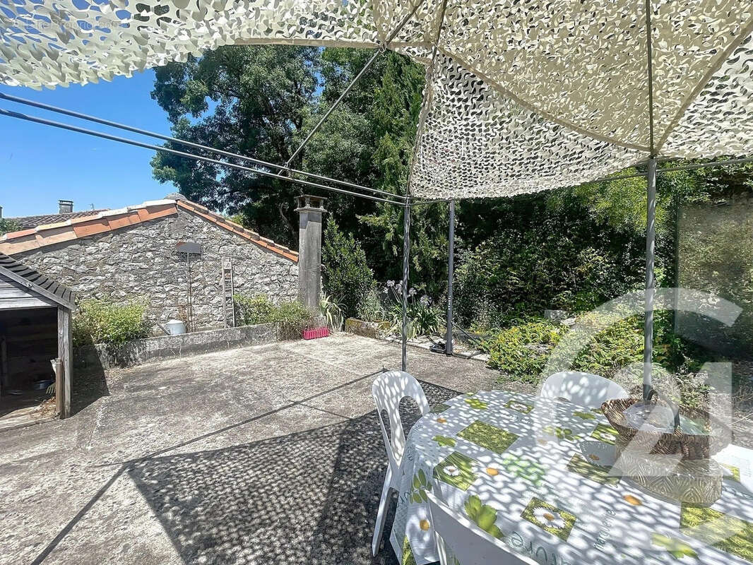 Maison 129 m² à Montignac-Charente  - photo 2