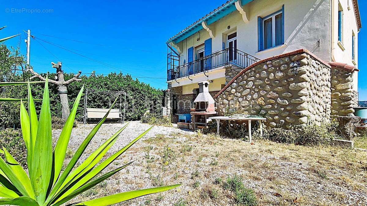 Maison 4 faces avec vue sur le Canigou – 1760 m² de terrain, piscine, garage, dépendance, panneaux solaires - photo 16