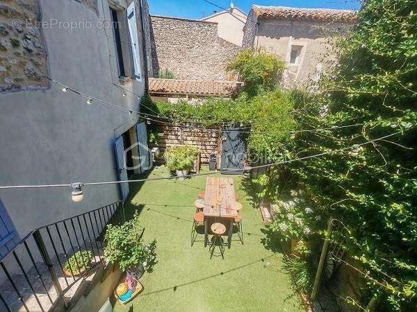 Maison à SAINT-CHAPTES