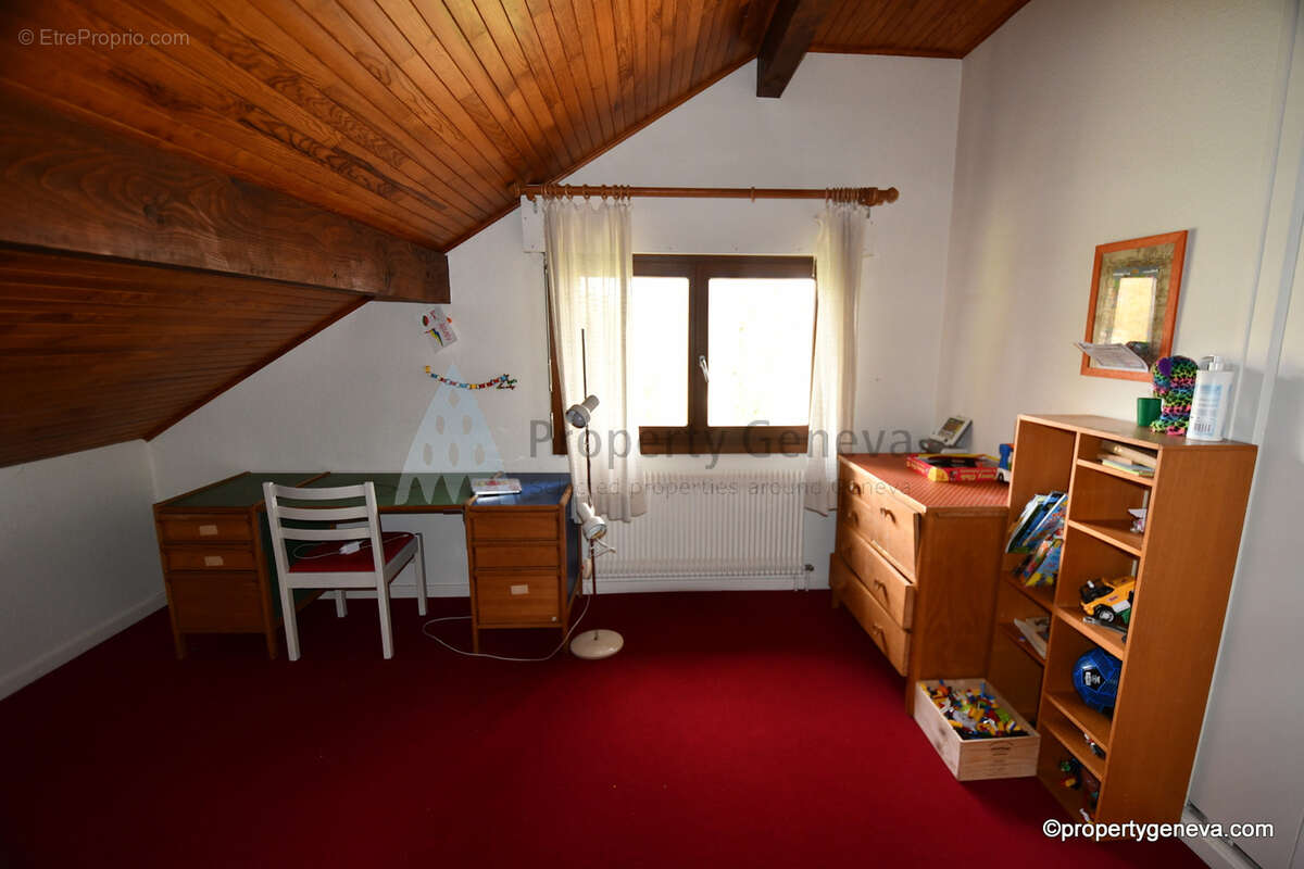 Maison à PERON