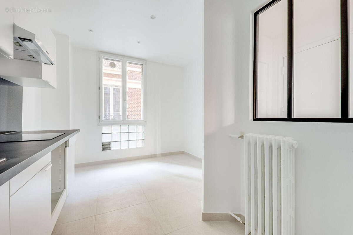 Appartement à PARIS-14E