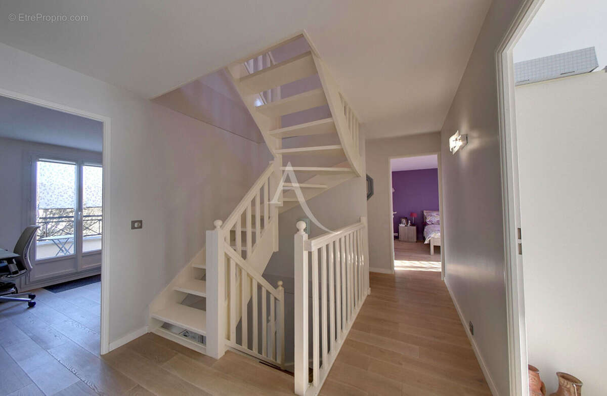 Maison à CHEVRY-COSSIGNY