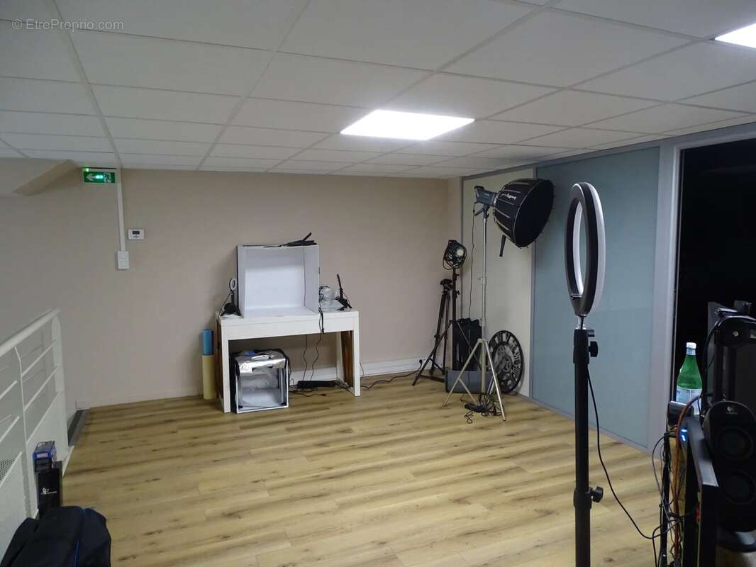 Commerce à VENELLES