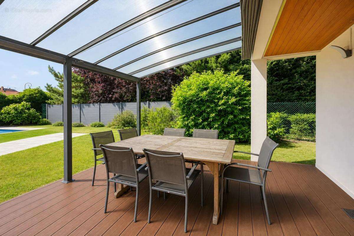 Propriété familiale de 185 m² avec piscine, sans vis-à-vis - photo 3