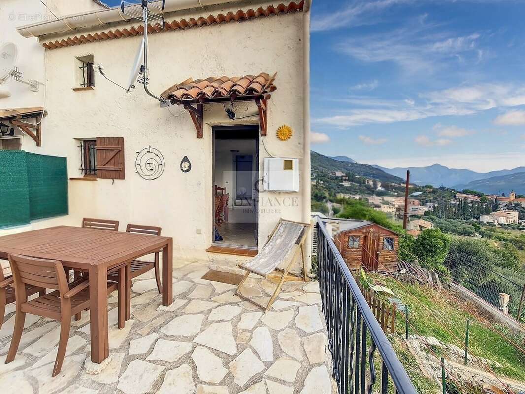 Appartement à CHATEAUNEUF-VILLEVIEILLE