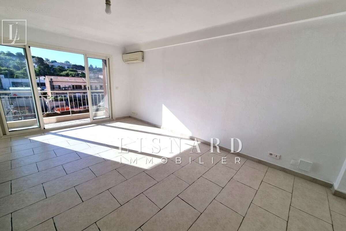 Appartement à VALLAURIS