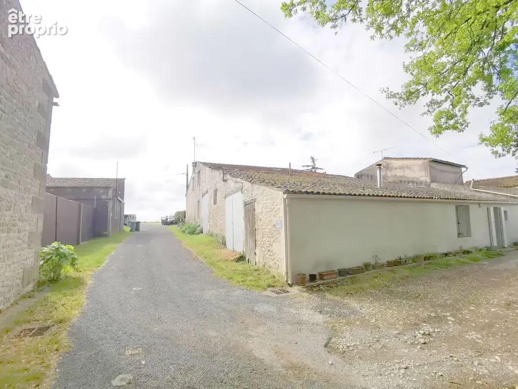 Maison 106 m² à Chenac-Saint-Seurin-D'uzet  - photo 7