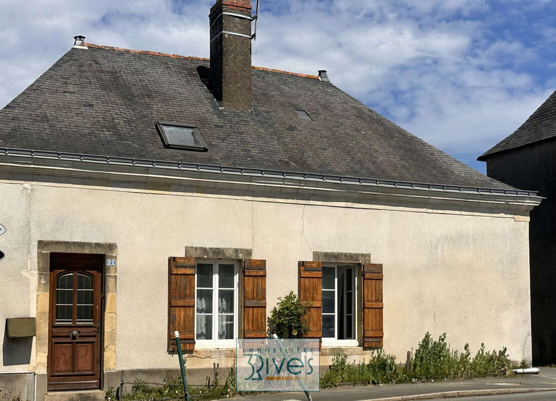 Maison à LA CHAPELLE-SAINT-LAUD