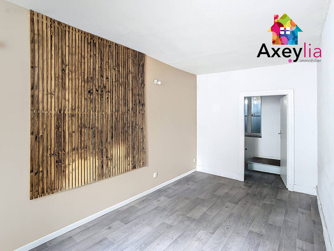 Appartement à RENAISON