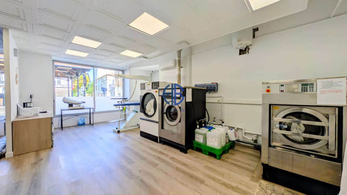 Commerce à SAINT-ETIENNE-DE-SAINT-GEOIRS