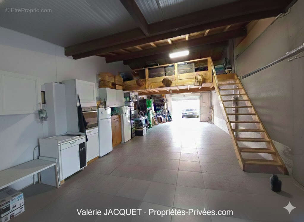 Maison à LA ROCHE-CHALAIS