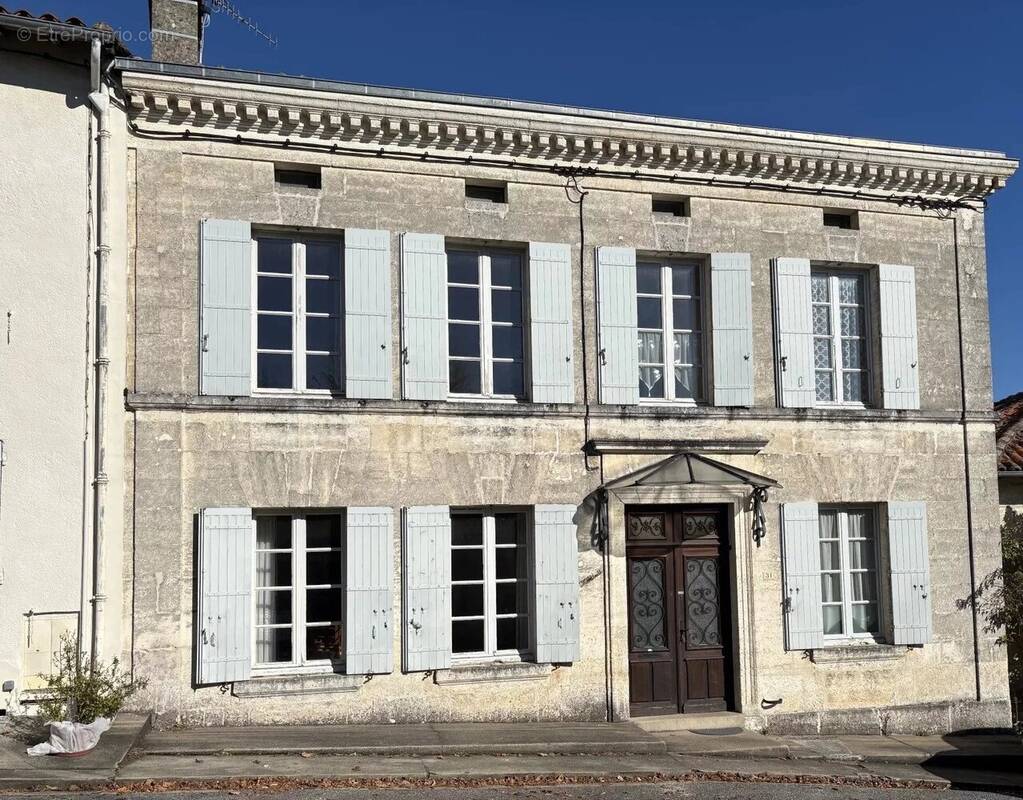Maison à AUBETERRE-SUR-DRONNE