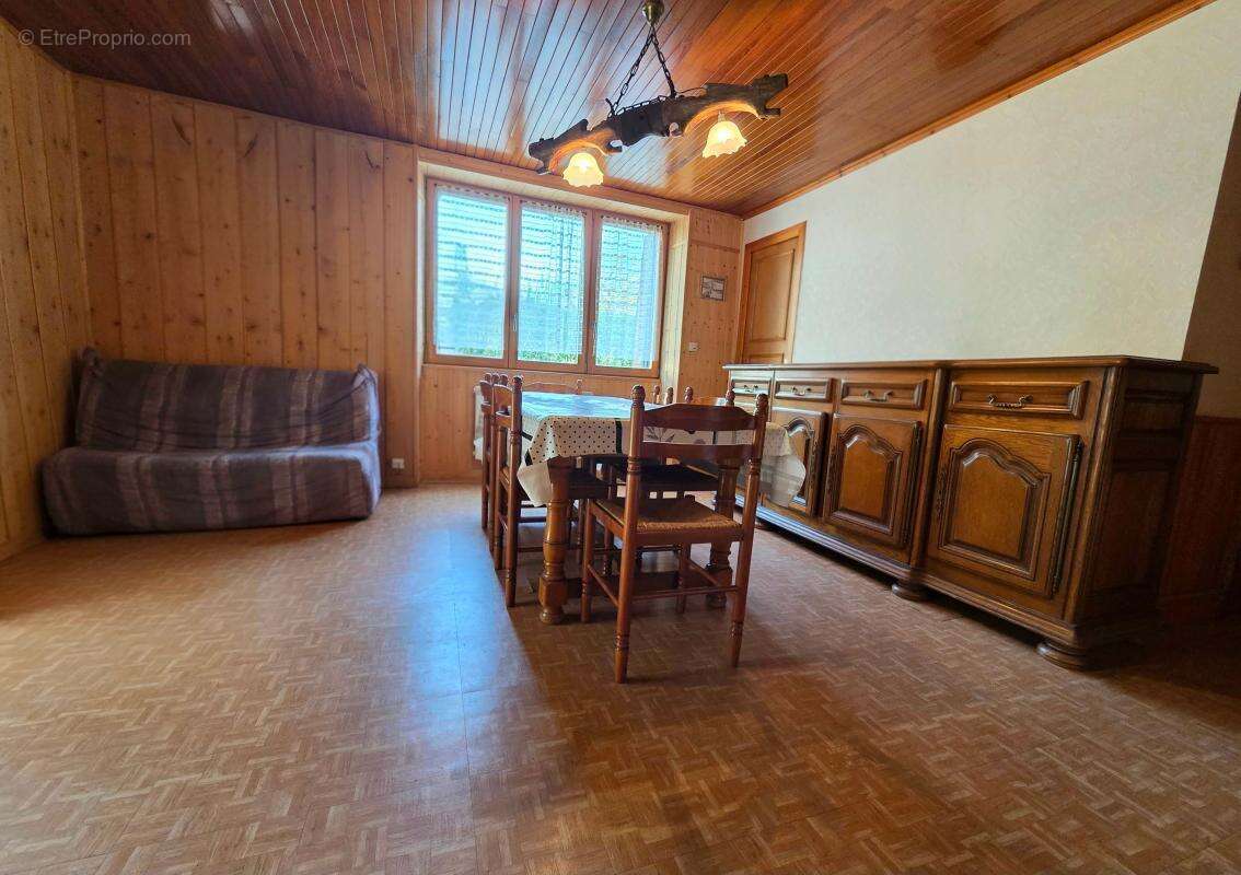 Maison à SAINT-CHRISTOPHE-SUR-GUIERS