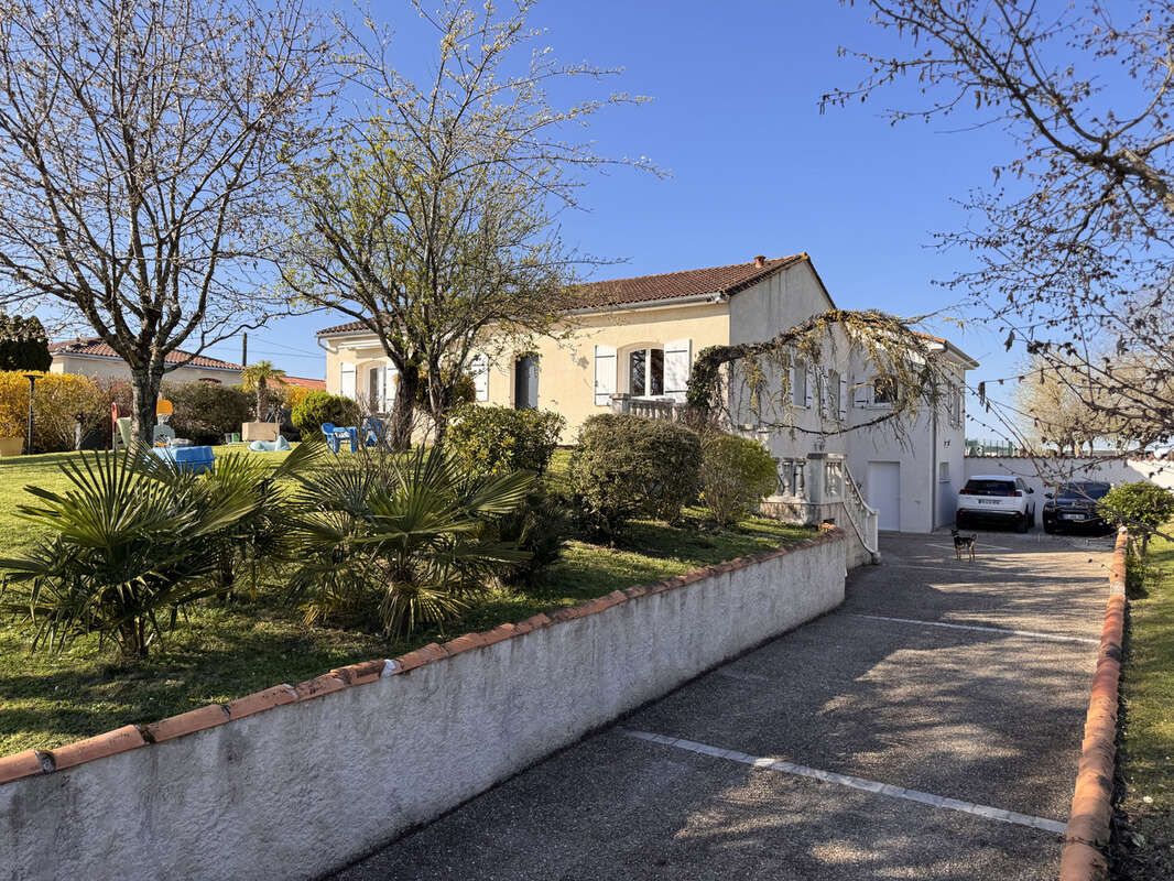 Maison à BARBEZIEUX-SAINT-HILAIRE