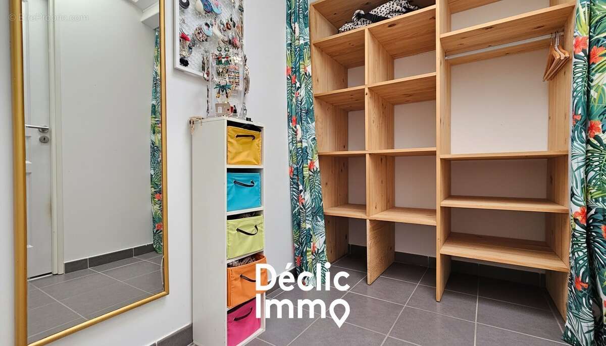 Maison à VIC-LA-GARDIOLE