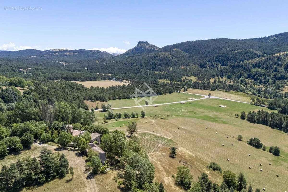 Exclusivité. Château du XVIe siècle – Domaine d'exception de 18 hectares au cœur de l'arrière-pays grassois - photo 6