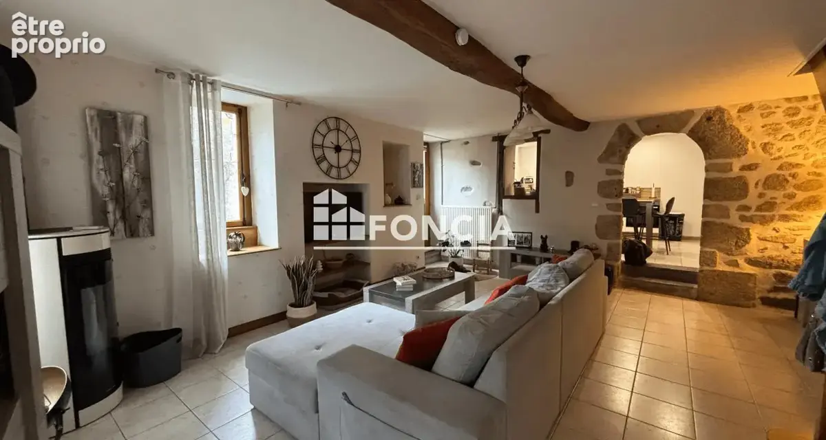 À vendre à parthenay – maison de ville avec jardin ! - photo 2