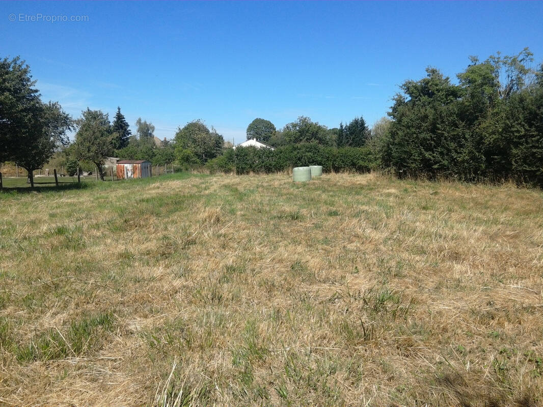 Terrain à CLESSY