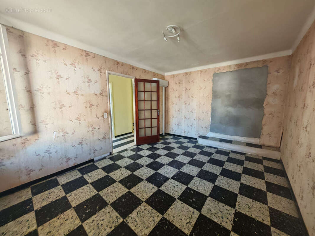 Maison de village avec jardin, garage et dépendances , Fort potentiel d'aménagement - photo 5