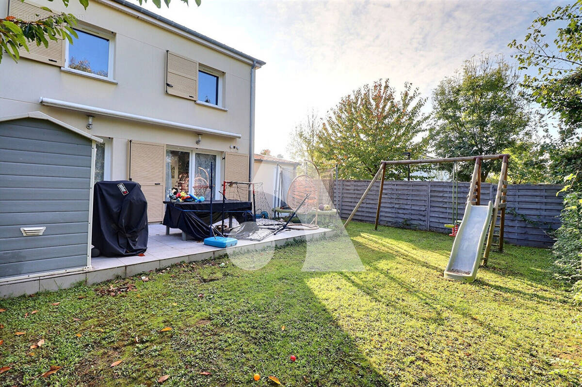 Maison à MERY-SUR-OISE