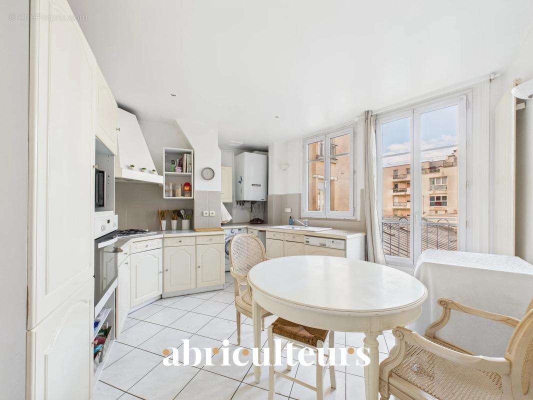 Appartement à PARIS-20E