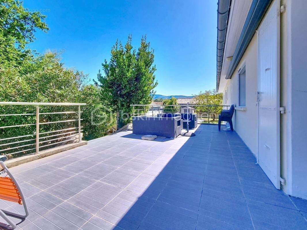 MAISON avec sous-sol total et piscine - photo 21