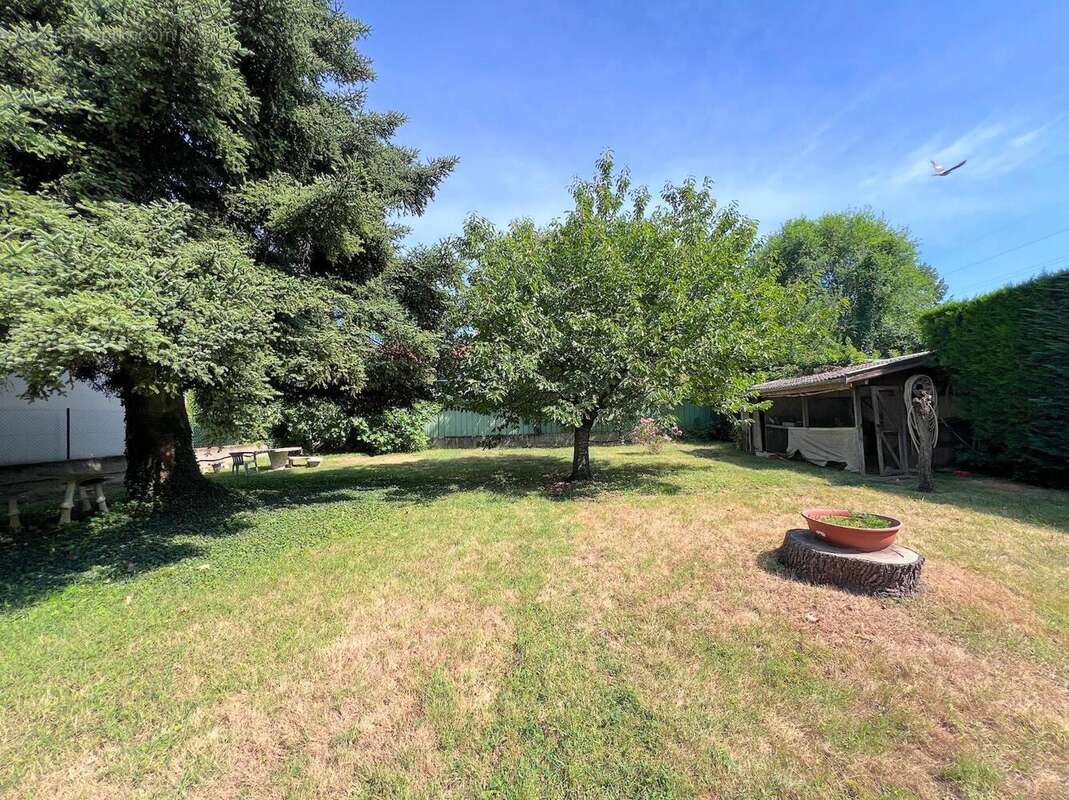   - Maison à VAULX-EN-VELIN