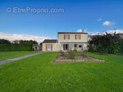 Maison à SAINTE-RADEGONDE-DES-NOYERS