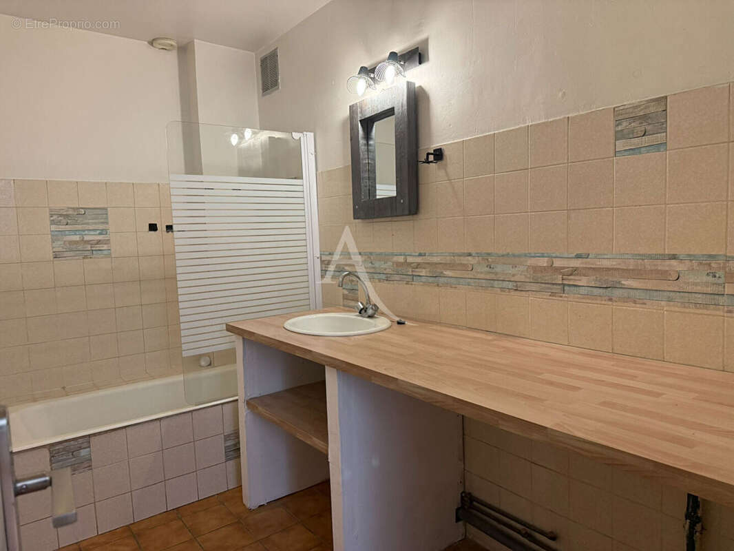 Appartement à LA CRAU