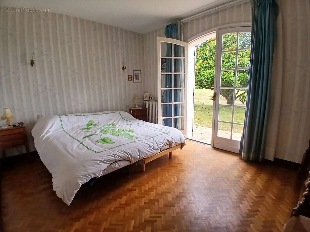 Maison à MONTGUYON