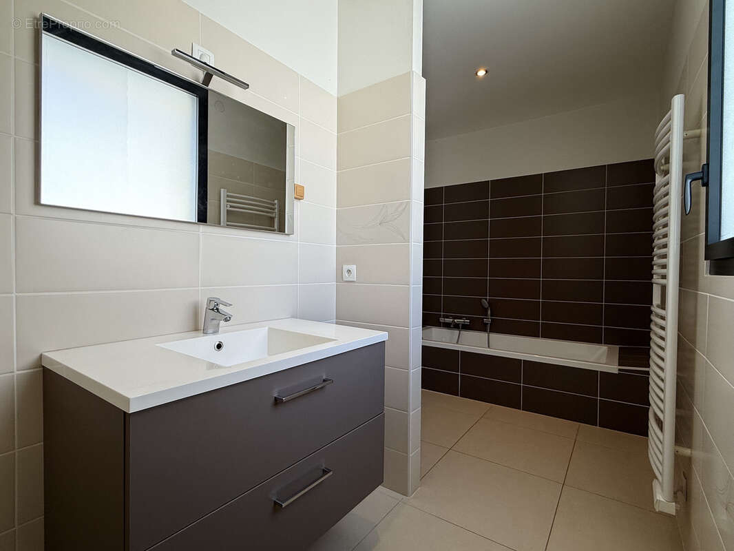 Appartement à CHATEL-SAINT-GERMAIN