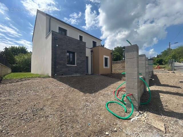 Maison à MONTLHERY