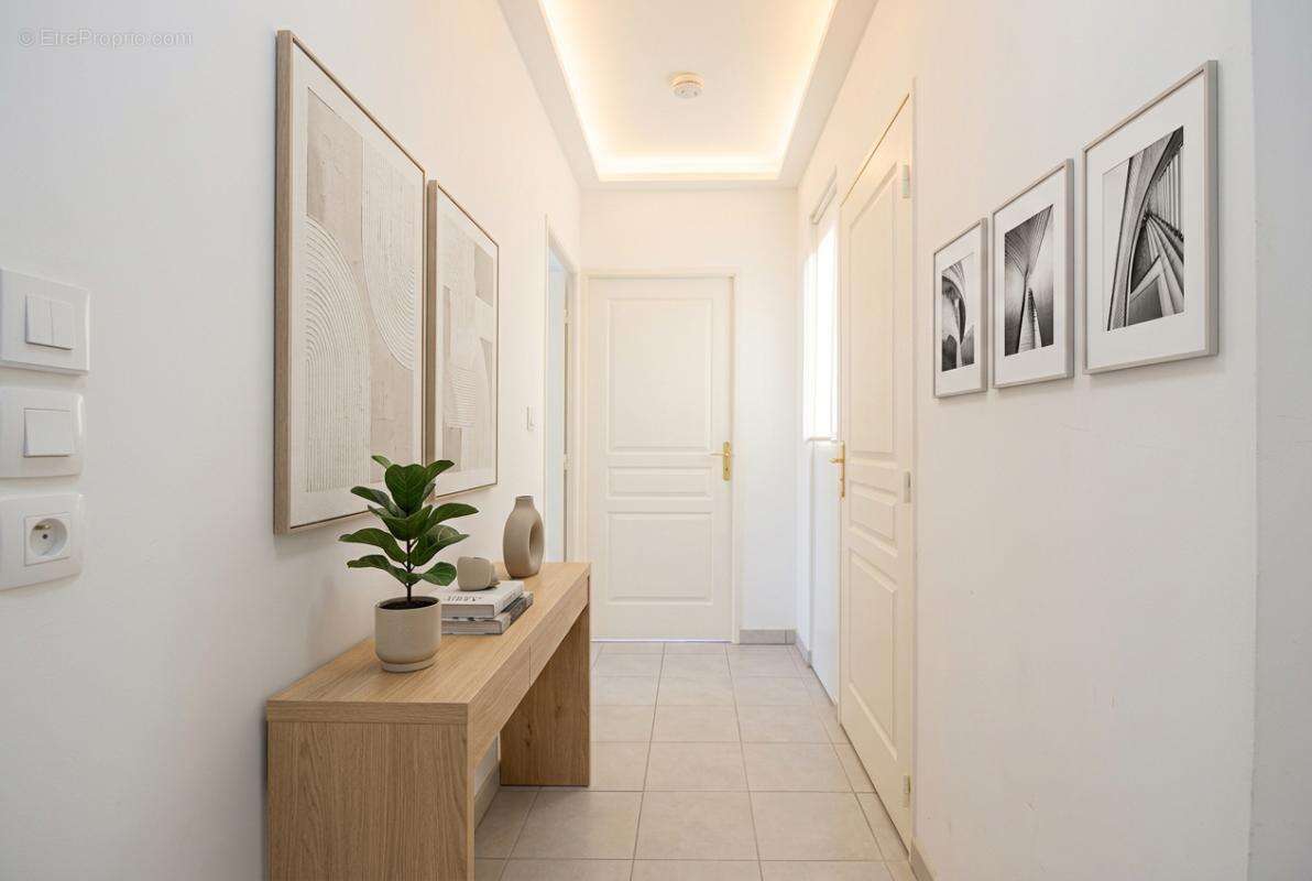 Appartement à AVRILLE